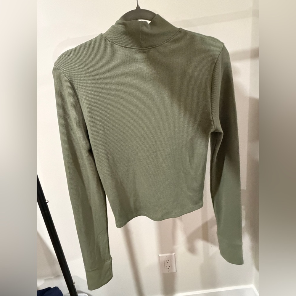 American Eagle Outfitters Olive Green Ribbed Top - Picture 2 of 3
